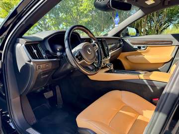 Volvo S90 D5 AWD | Vollausstattung | Pilot Assist