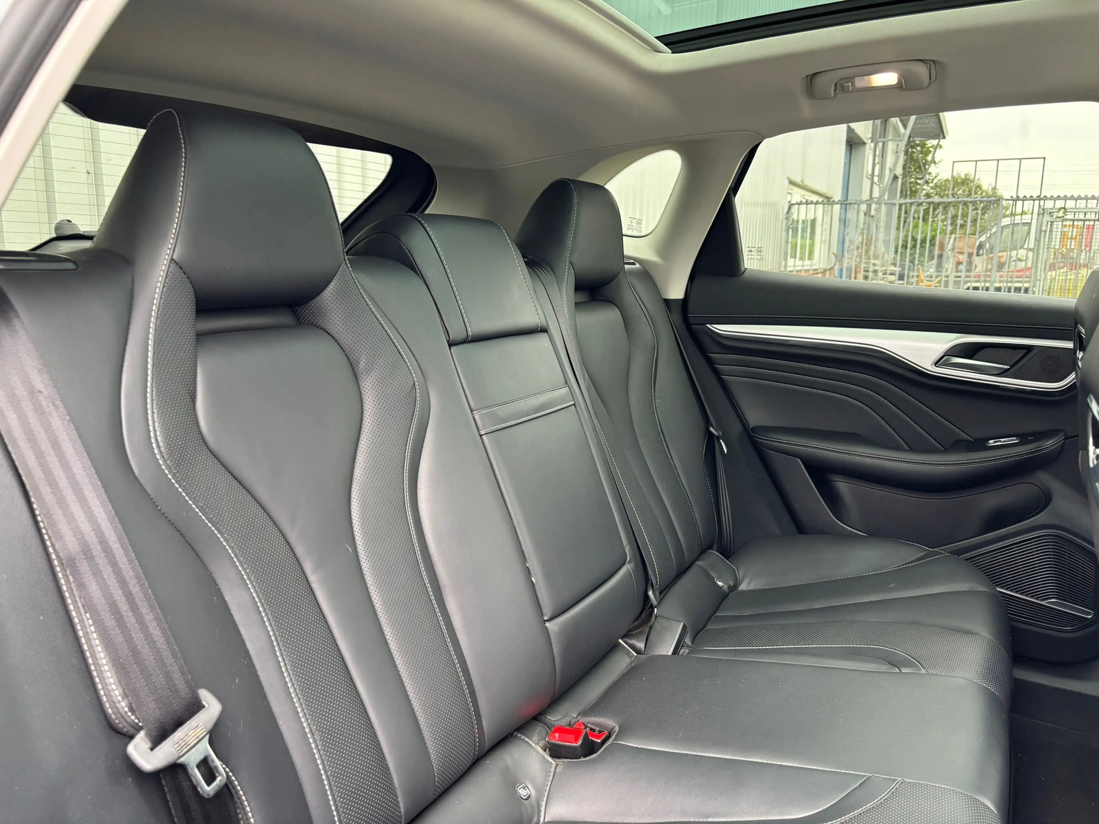 MG Marvel R Luxury 70 kWh - Pearl White/Zwart Leder - Carplay/ — photo 10