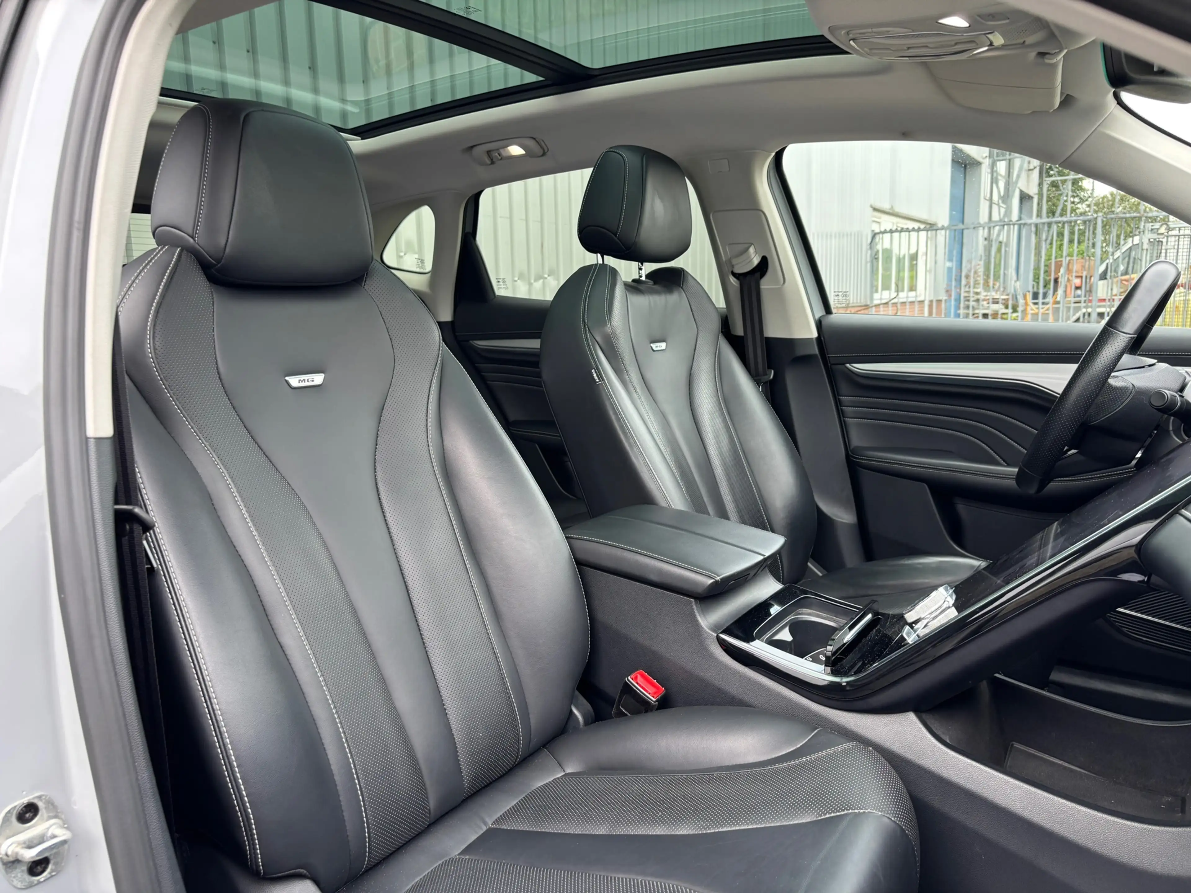 MG Marvel R Luxury 70 kWh - Pearl White/Zwart Leder - Carplay/ — photo 7