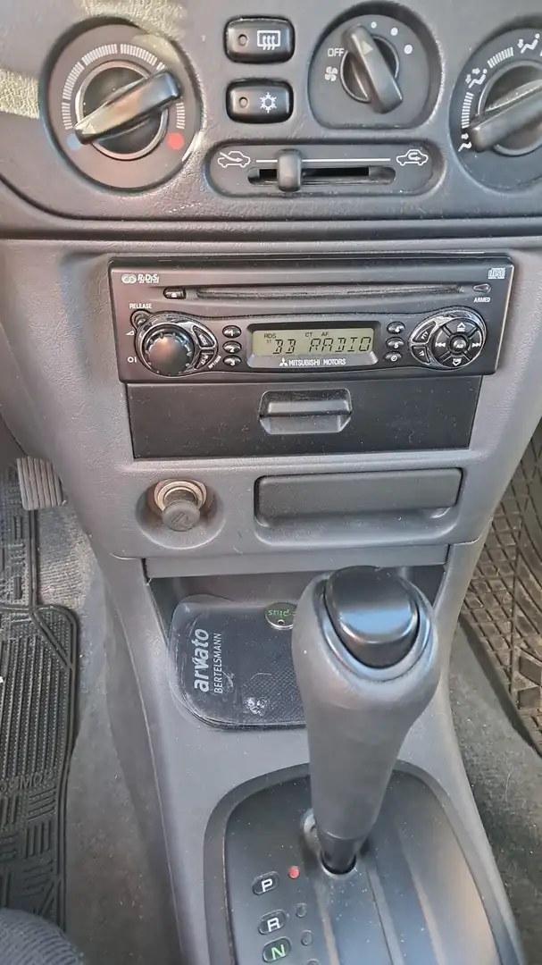 Mitsubishi Colt Colt 1500 Automatik GLXi Серебристый - 2
