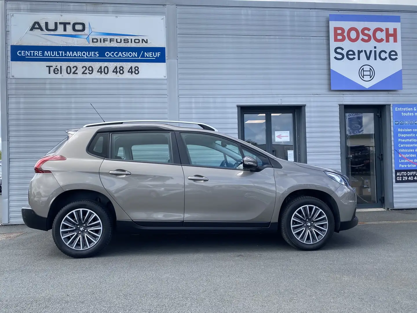 Peugeot 2008 1.6 BLUEHDI 120CV ACTIVE Gris - 1