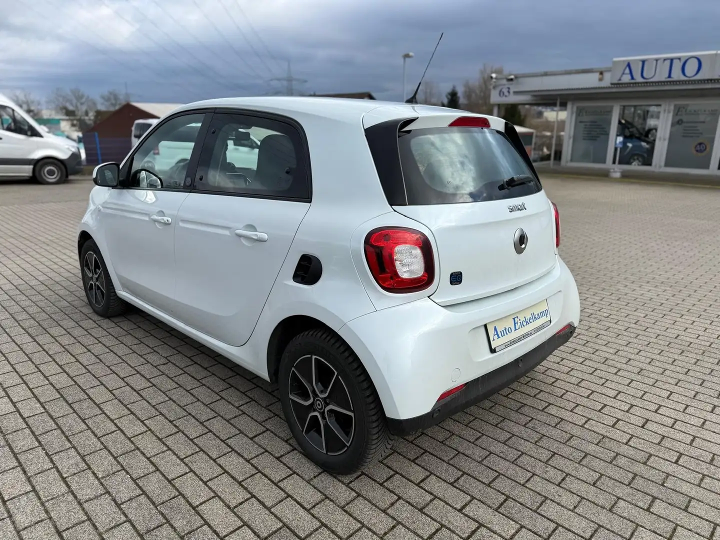 smart forFour EQ Passion 22KW PTS SHZ KLIMA 22KW BORDLADER NAVI Weiß - 2