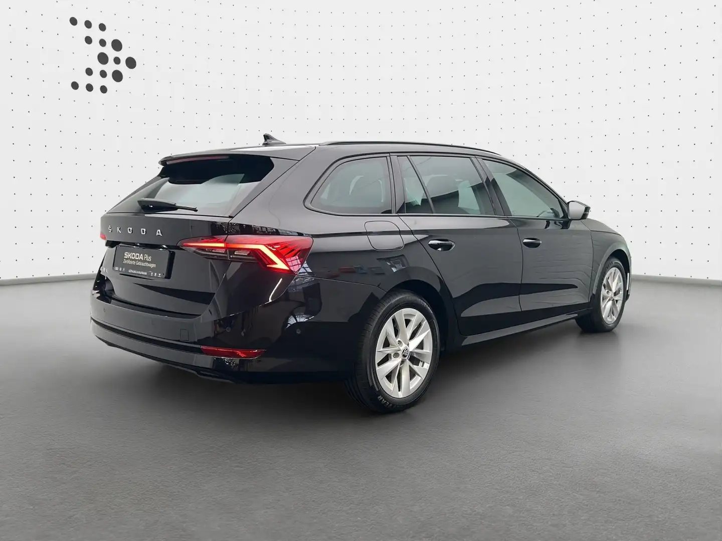 Skoda Octavia Combi Style 2.0 TDI DSG*NAVI*PANO*AHK*KA Zwart - 2