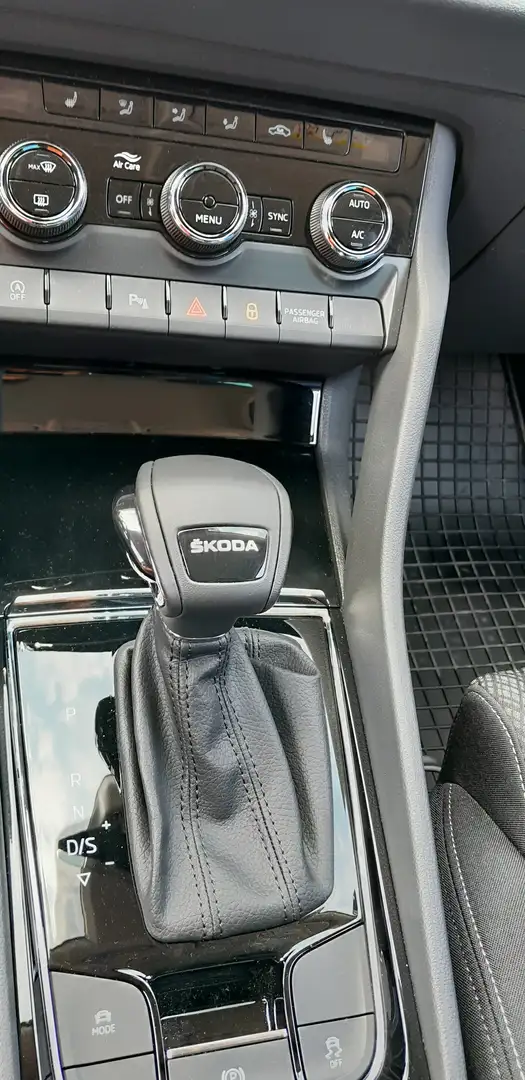 Skoda Karoq Karoq 2,0 TDI DSG Style Style Grau - 2