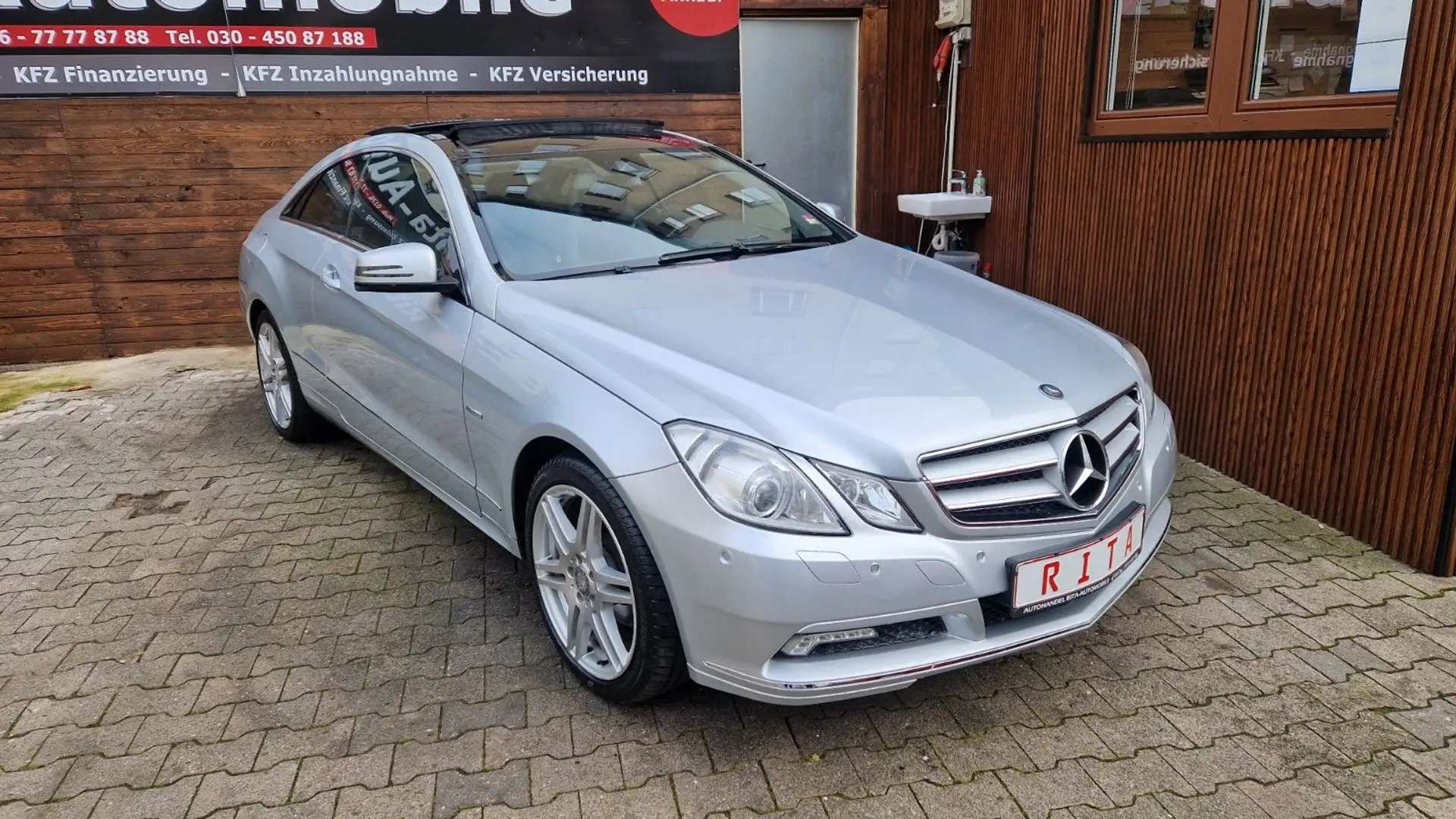 Mercedes-Benz E 250 E Coupe E 250 CGI BlueEfficiency Silber - 1