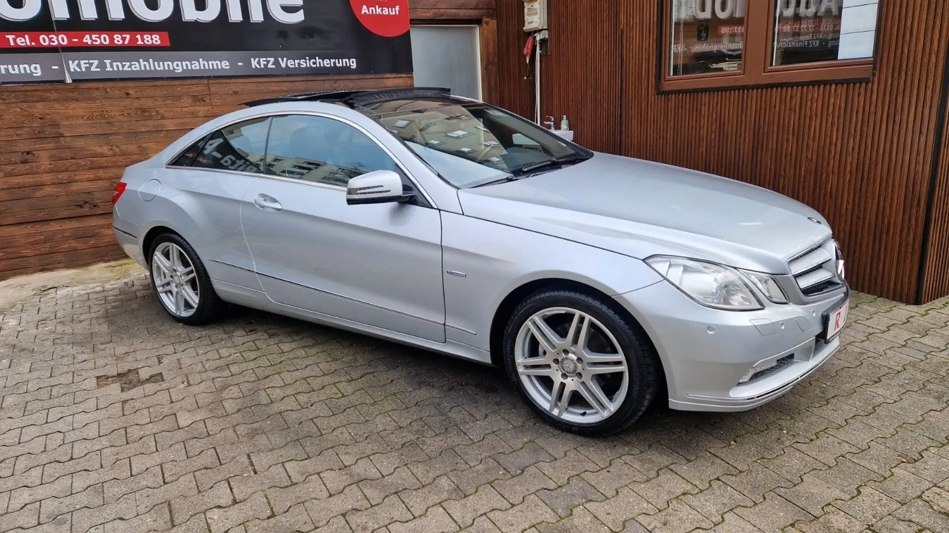 Mercedes-Benz E 250 E Coupe E 250 CGI BlueEfficiency Silber - 2