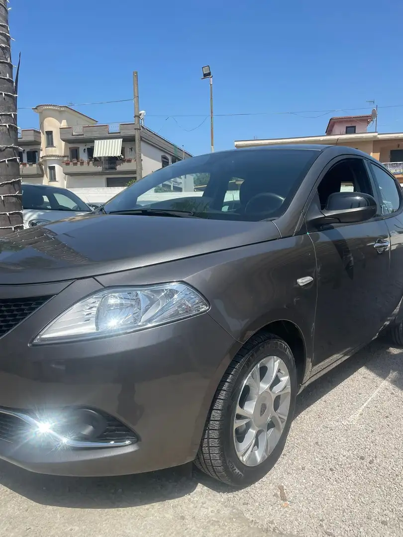 Lancia Ypsilon Ypsilon III 2011 1.2 8v Platinum 69cv E6 Gris - 2