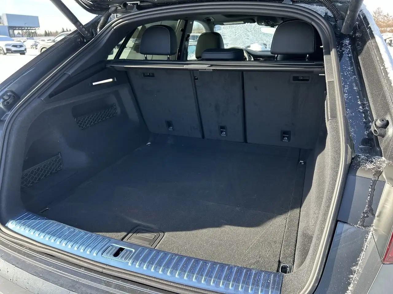Audi Q8 снимка Audi Q8