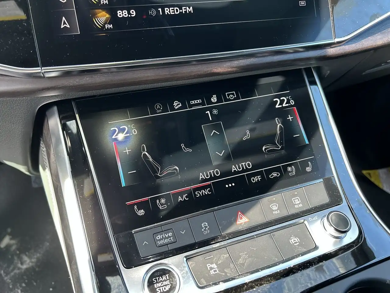 Audi Q8 снимка Audi Q8
