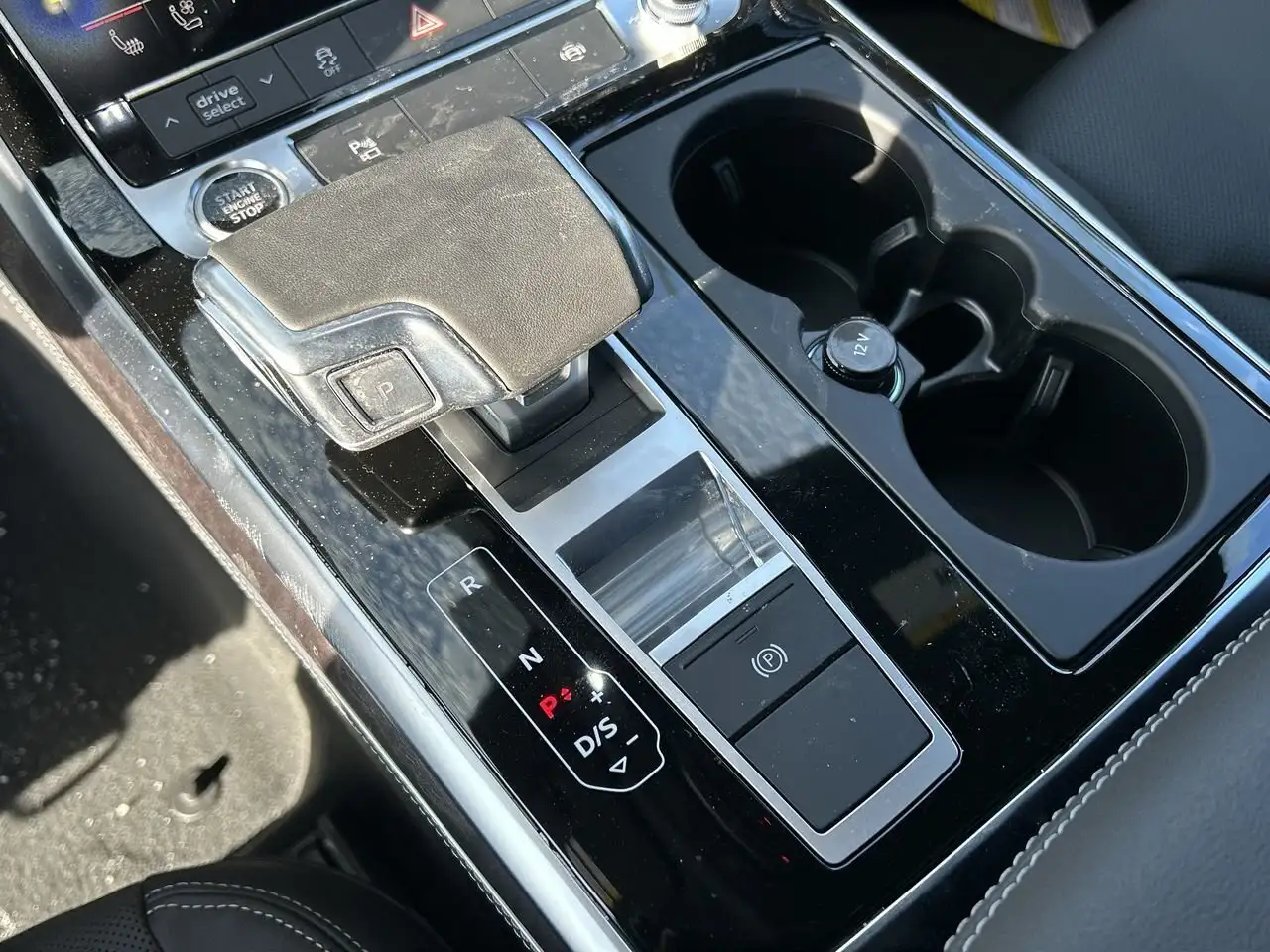 Audi Q8 снимка Audi Q8
