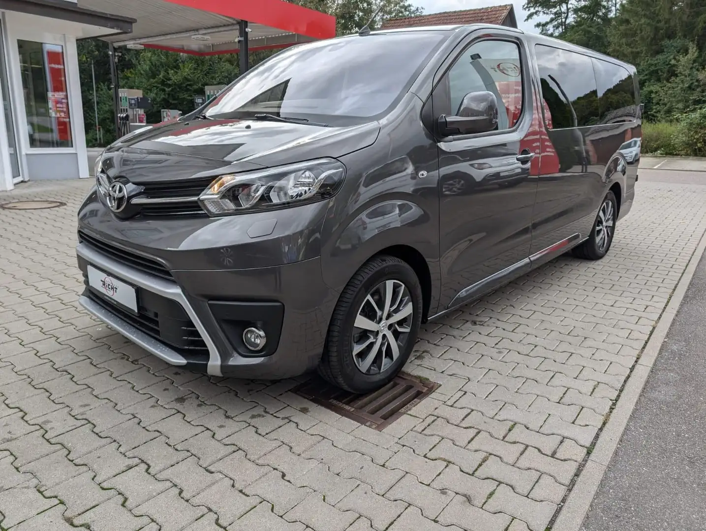 Toyota Proace ProAce Verso 2.0D L2 Shuttle Comfort Kamera Navi T Grau - 2