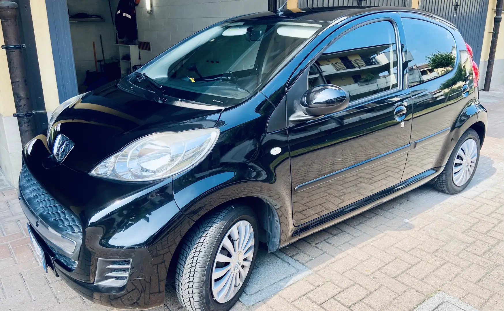 Peugeot 107 1.0 12v Active (plaisir) 5p 2tronic FL - 1
