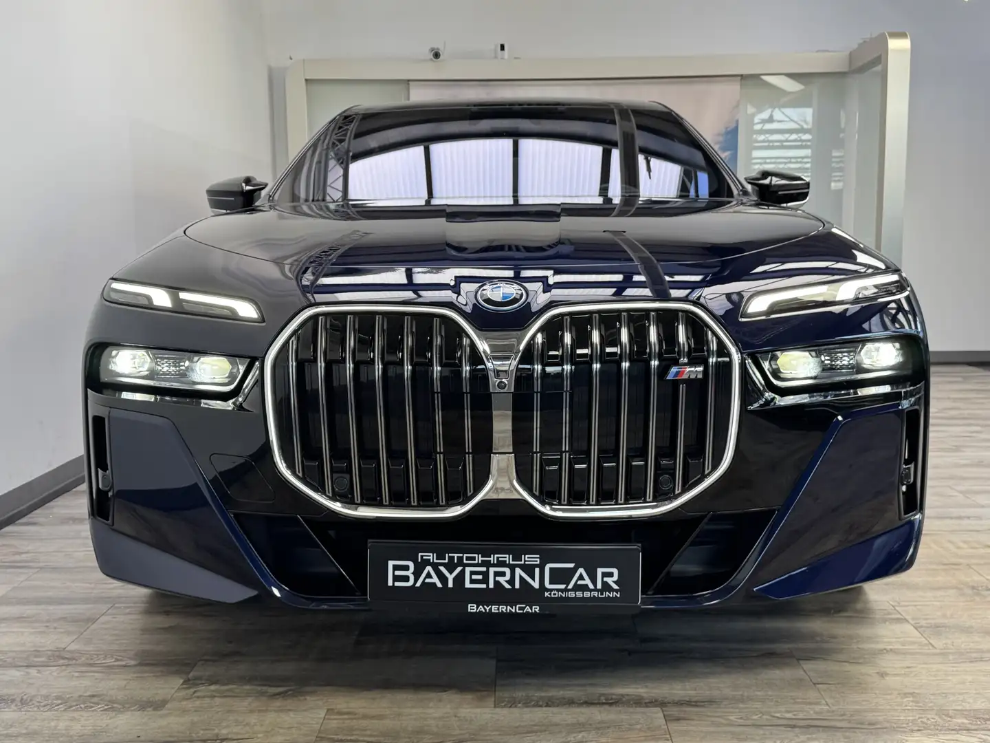 BMW i7 xDriveM70 Executive Lounge B&W Door UPE225 Blau - 2