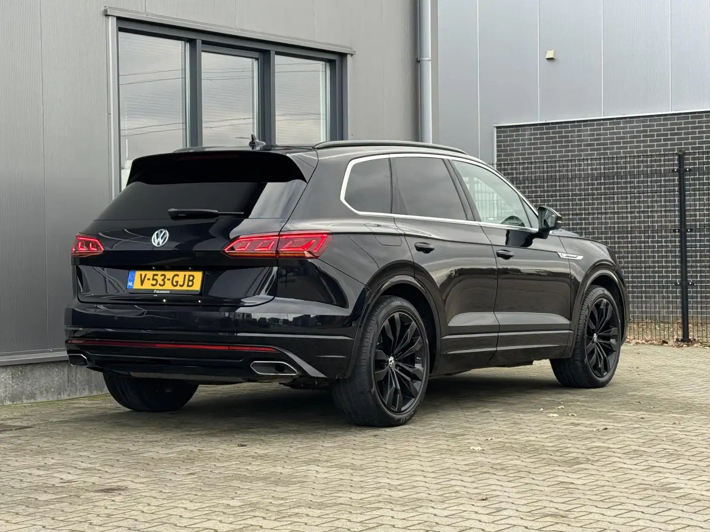 Volkswagen Touareg 3.0 TDI R-Line V6 | Grijs kenteken | 3500 kg Trekg Schwarz - 2