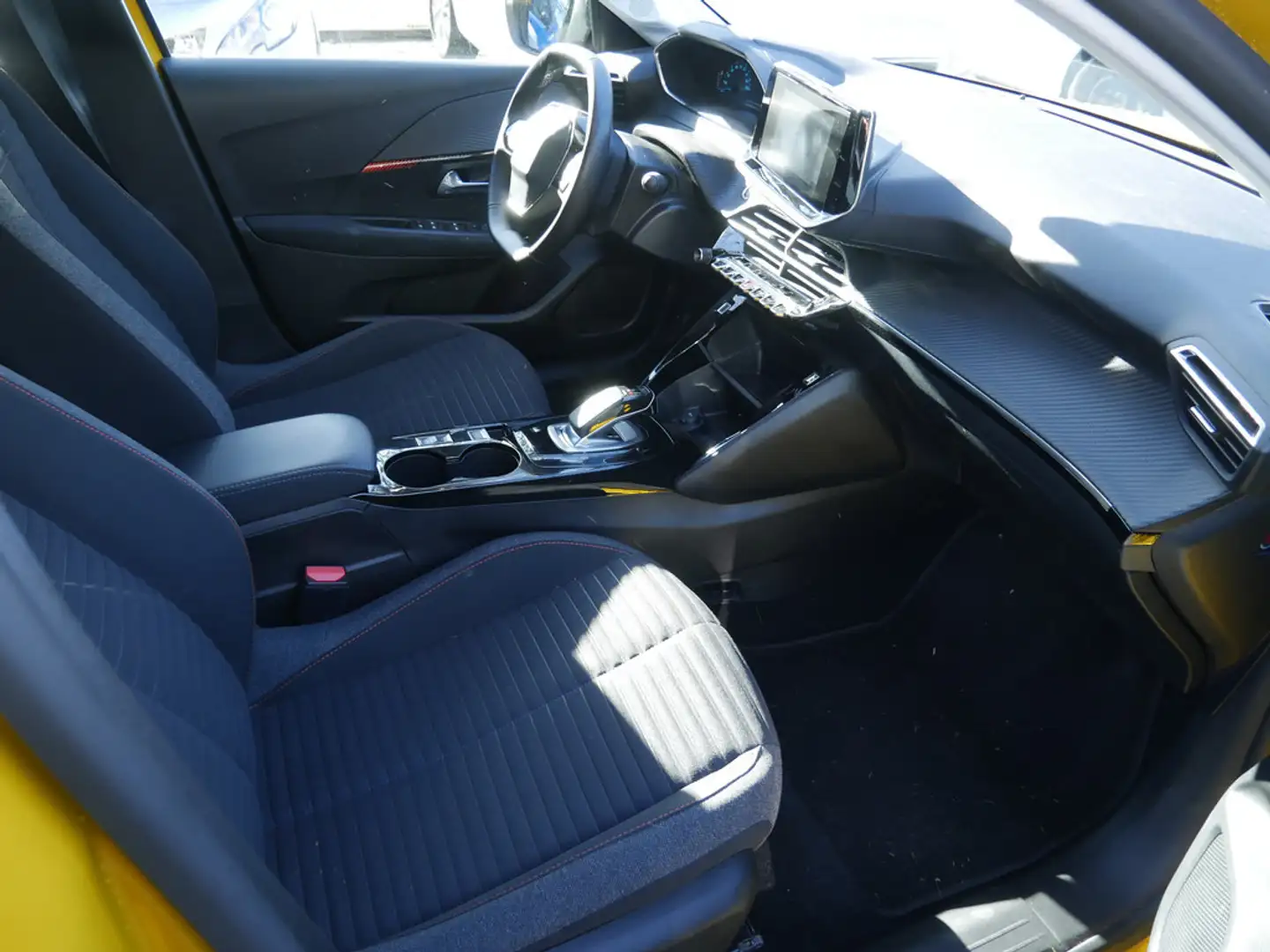 Peugeot e-208 Active Pack 136 KLIMA PDC SHZ NAVI LED Gelb - 2