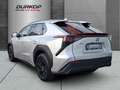 Toyota bZ4X FWD el.Heckklappe 360°Kamera LED-Licht Navi Plateado - thumbnail 3