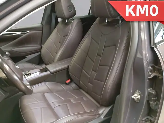 DS Automobiles DS 4 view 10