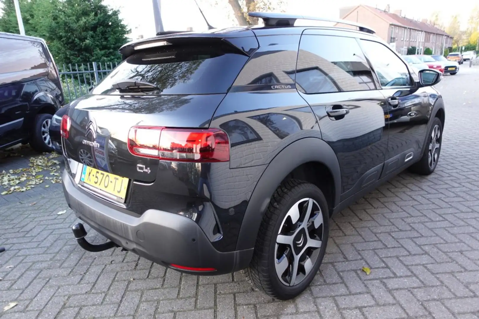 Citroen C4 Cactus 1.2 PURETECH SHINE Automaat Met Nw Riem en 4* Nw b Zwart - 2