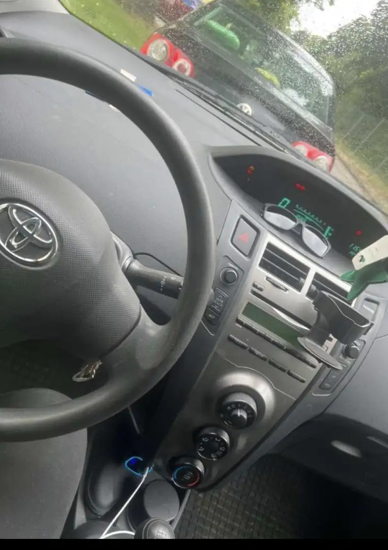 Toyota Yaris Yaris 1,0 VVT-i Luna Luna Grau - 1