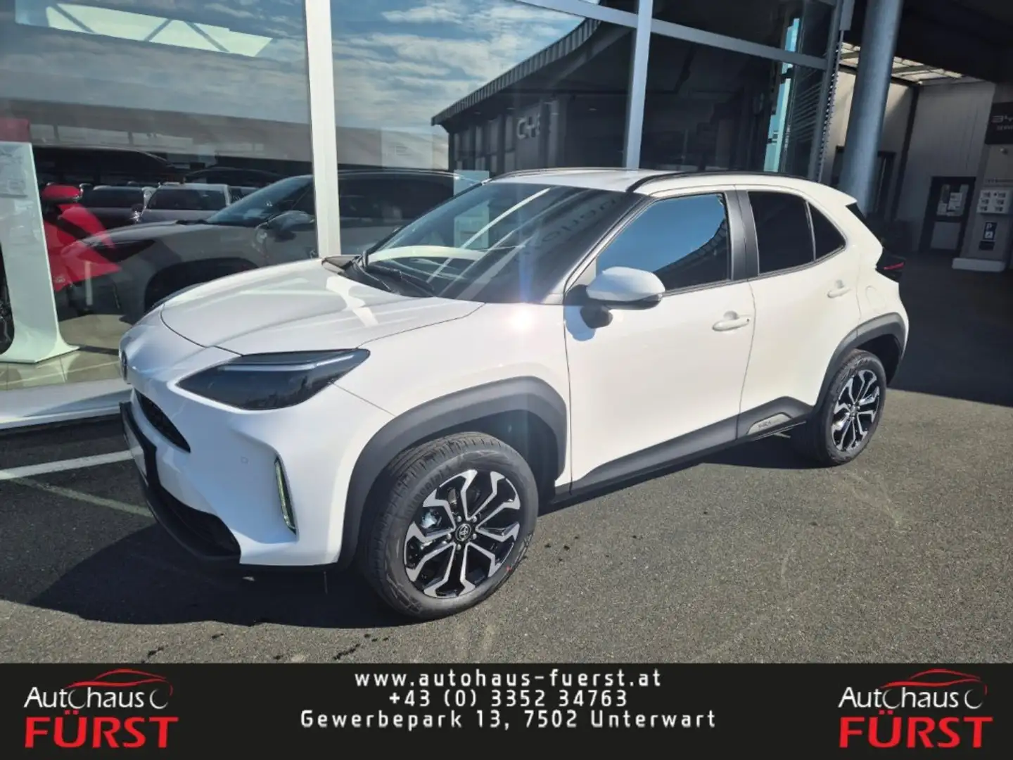 Toyota Yaris Cross SUV 5-türig Active Drive 1,5 VVT-i Hybrid *SAFETY-PAKET* Weiß - 1