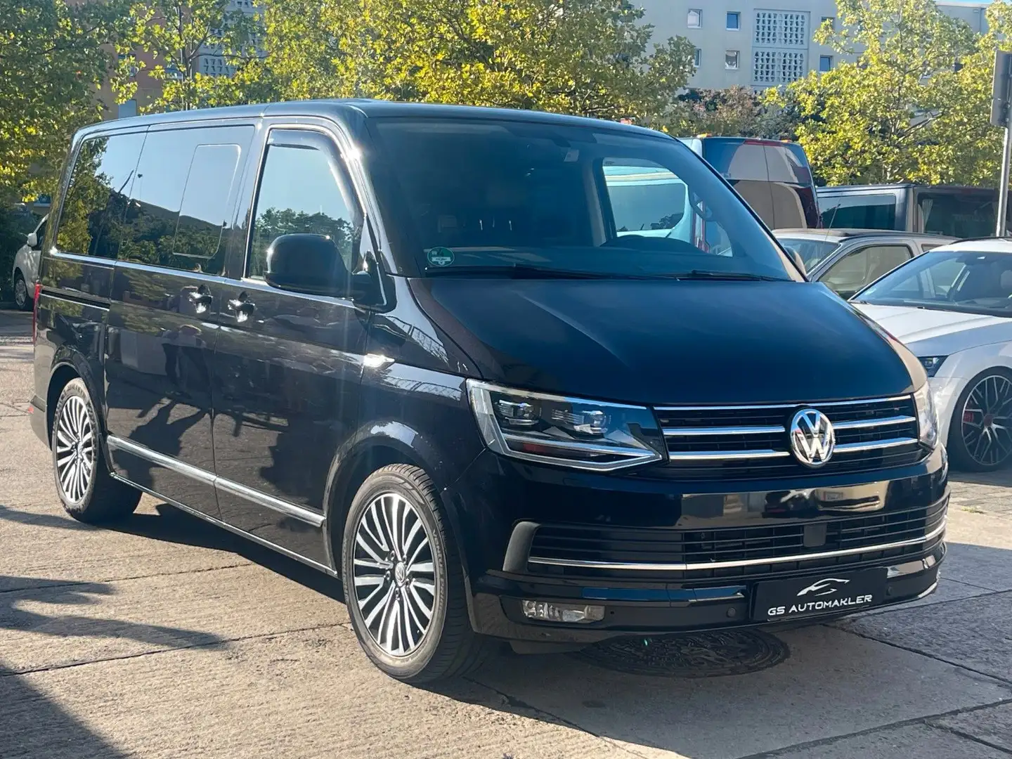 Volkswagen T6 Multivan Highline Vollleder AHK STDHZ Schwarz - 2