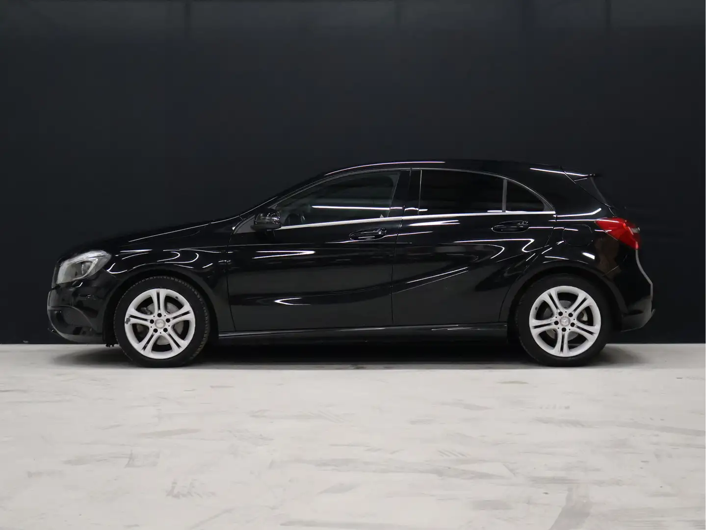 Mercedes-Benz A 180 Ambition [CAMERA, HALF LEDER, CRUISE CONTROL, BLUE Zwart - 2