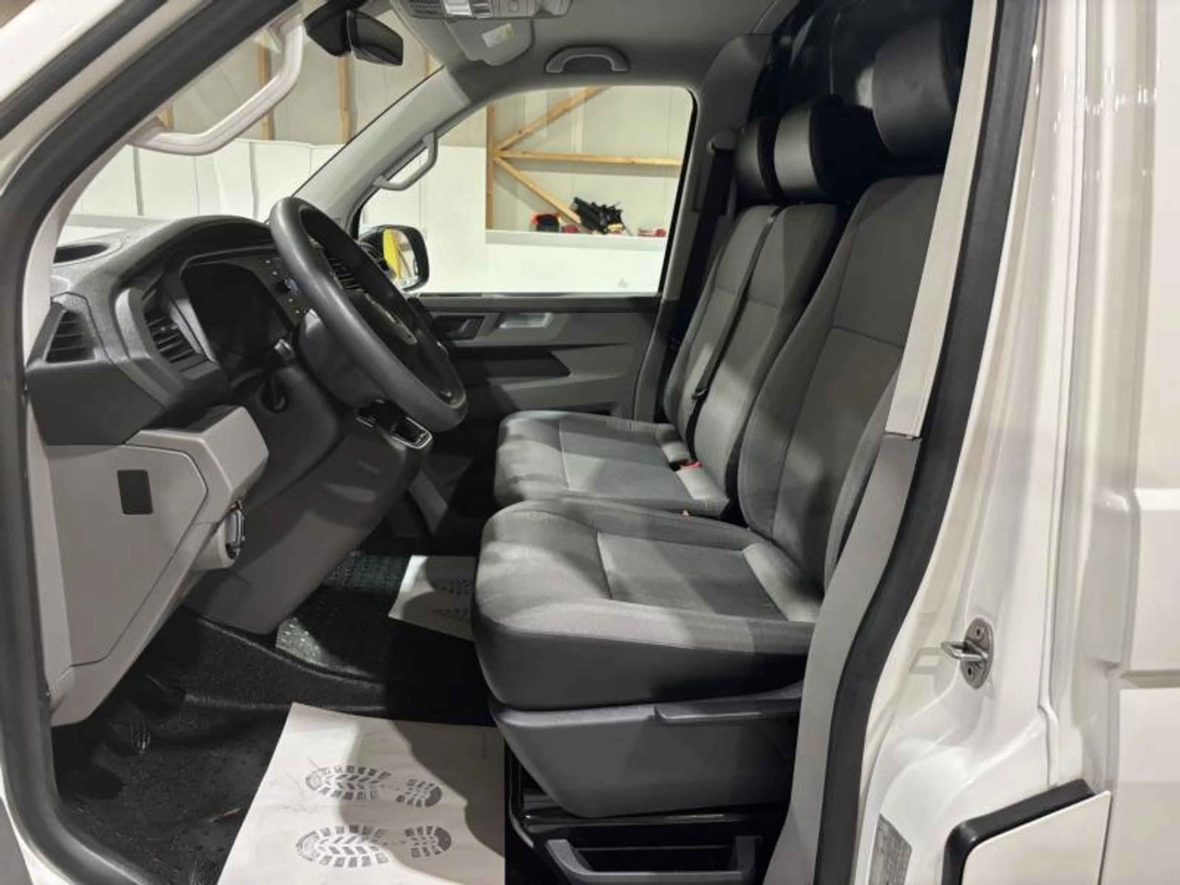 Volkswagen T6.1 Transporter Kasten 2,0TDI KLIMA NAVI PDC FRONTSCHEIBENHEIZUNG — photo 8