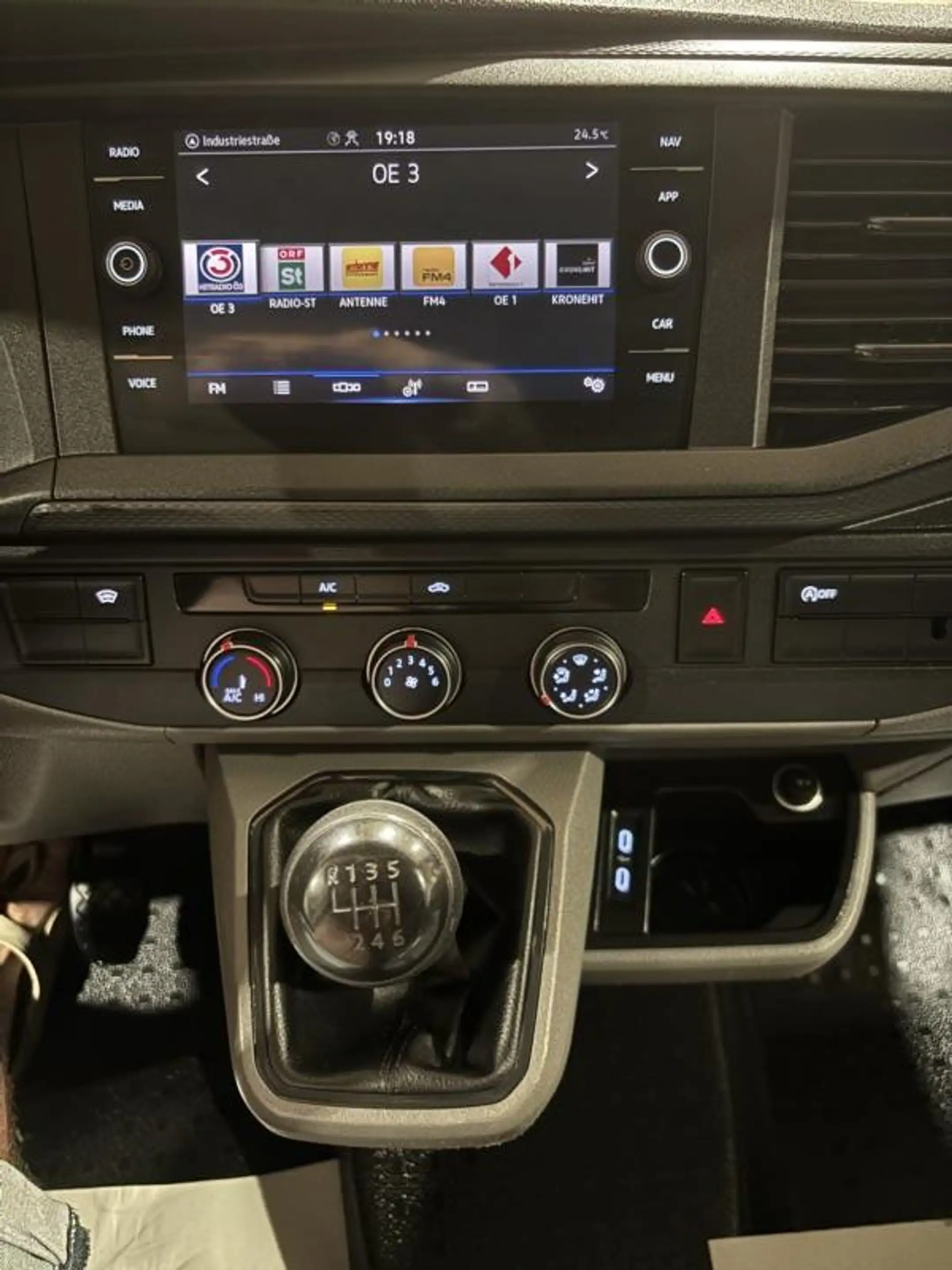 Volkswagen T6.1 Transporter Kasten 2,0TDI KLIMA NAVI PDC FRONTSCHEIBENHEIZUNG — photo 14