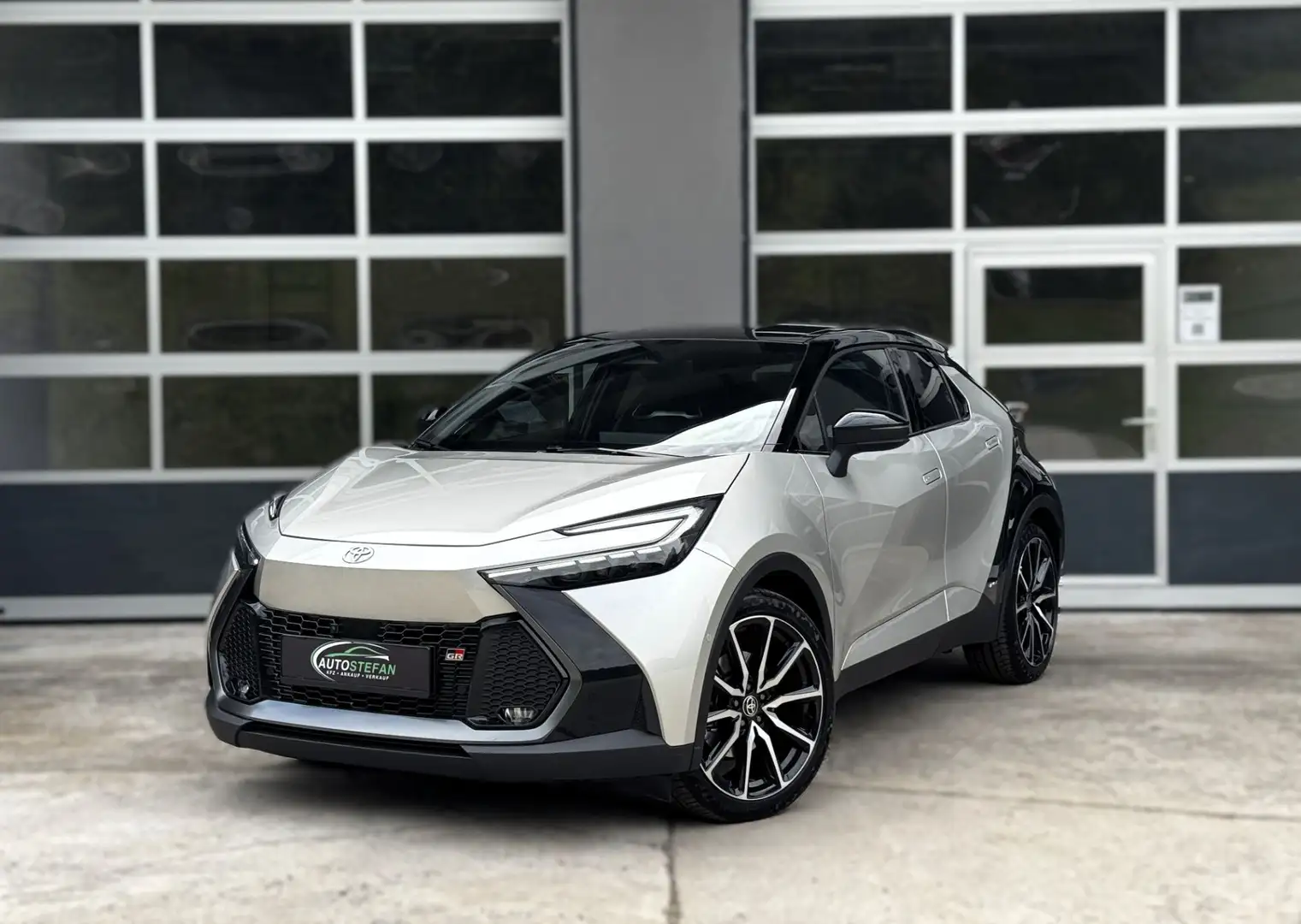 Toyota C-HR 2.0 Hybrid 4WD GR Sport Premiere Edition / AHK / Silber - 2