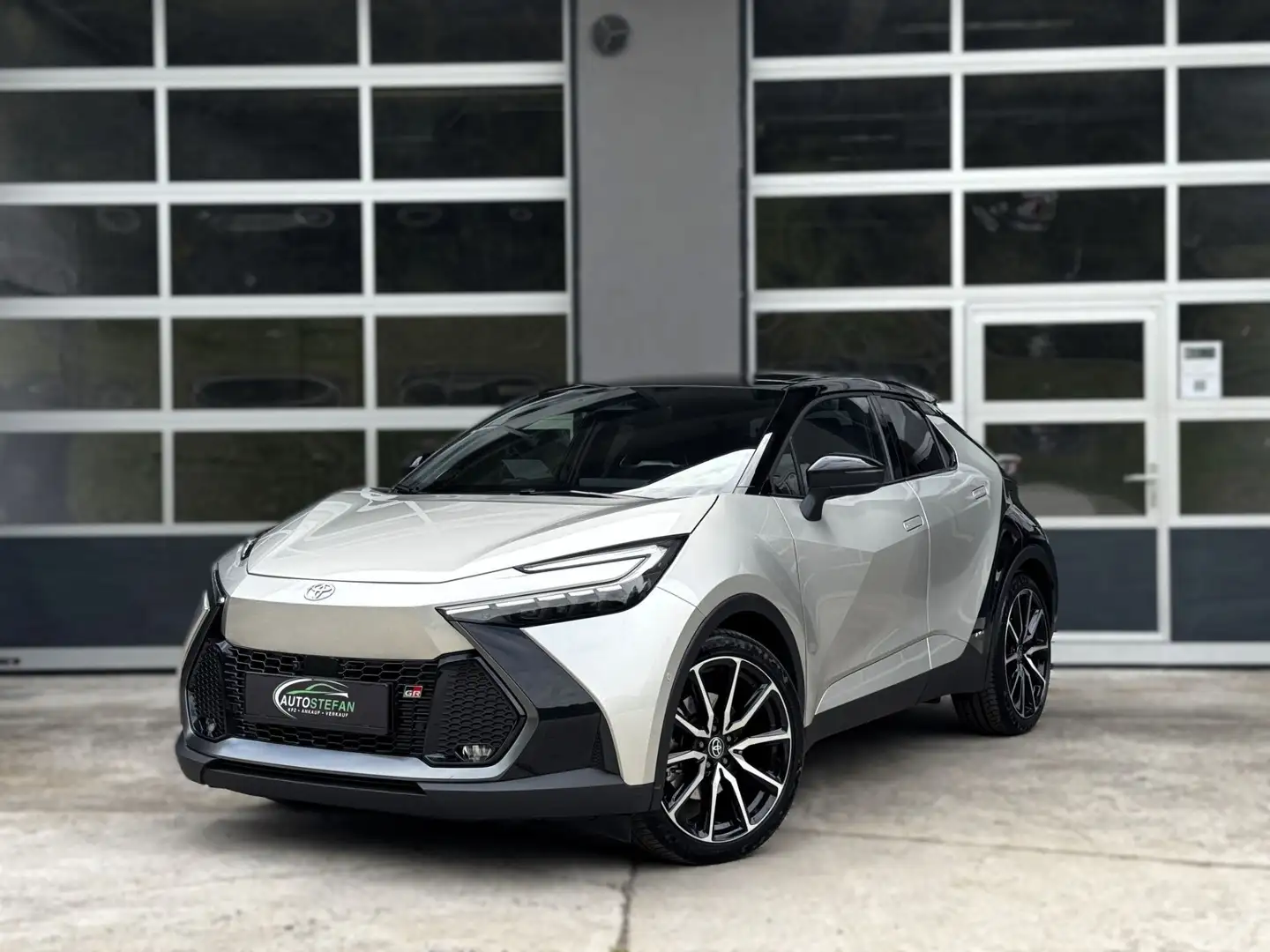 Toyota C-HR 2.0 Hybrid 4WD GR Sport Premiere Edition / AHK / Silber - 1