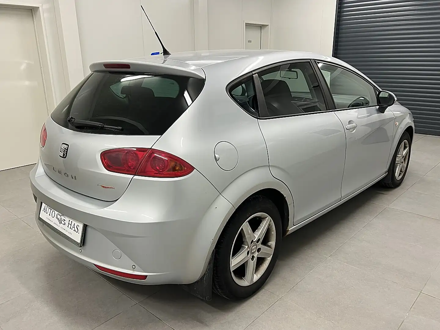 SEAT Leon Chili 1,6 TDI CR *HÄNDLER/EXPORT* Grau - 2