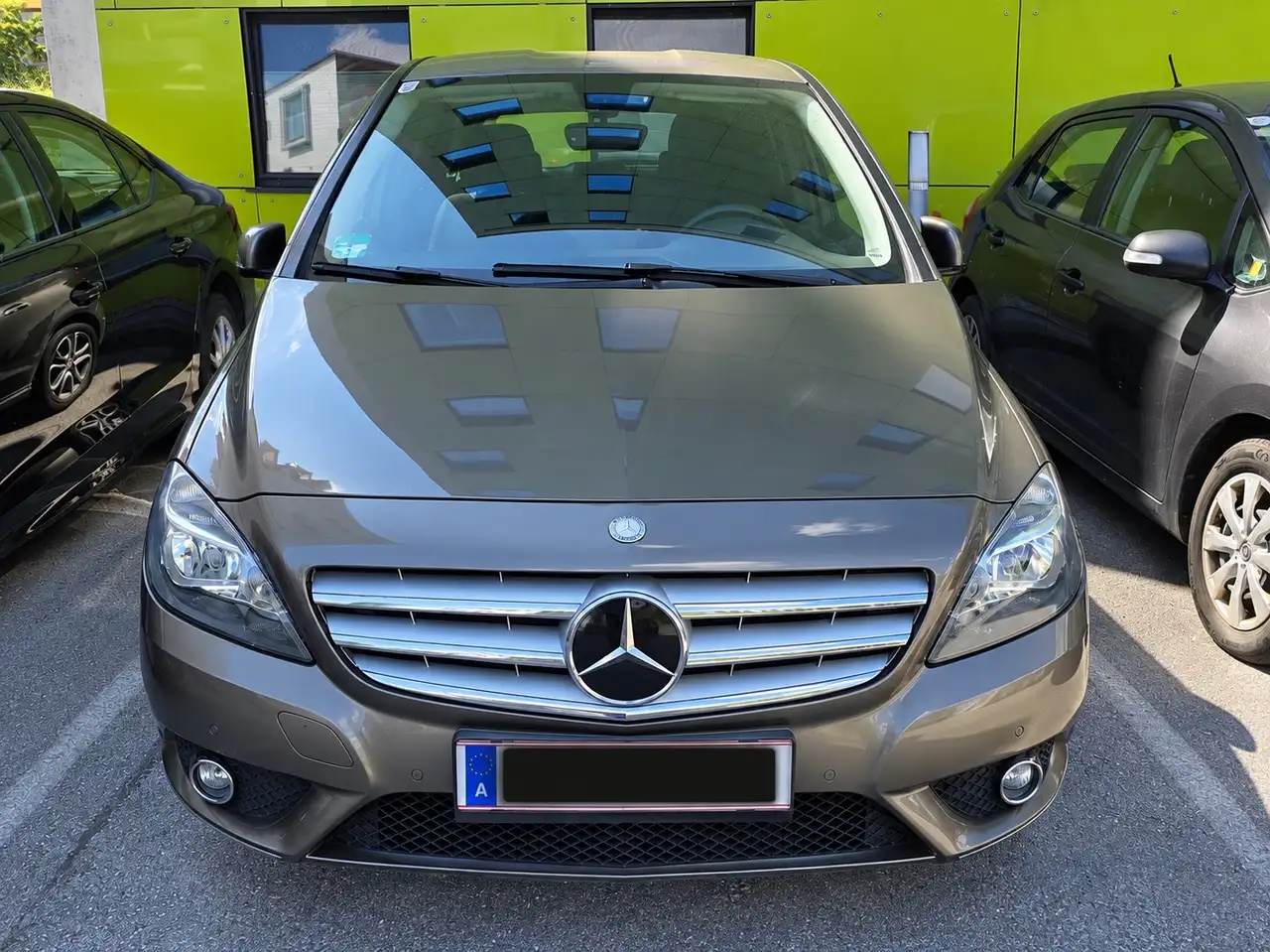 Mercedes-Benz B 180