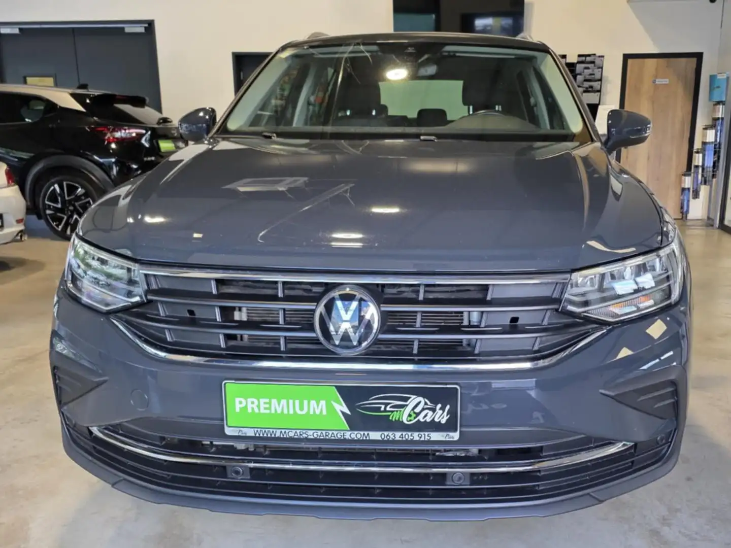 Volkswagen Tiguan 2.0 TDI SCR Life DSG Gris - 2