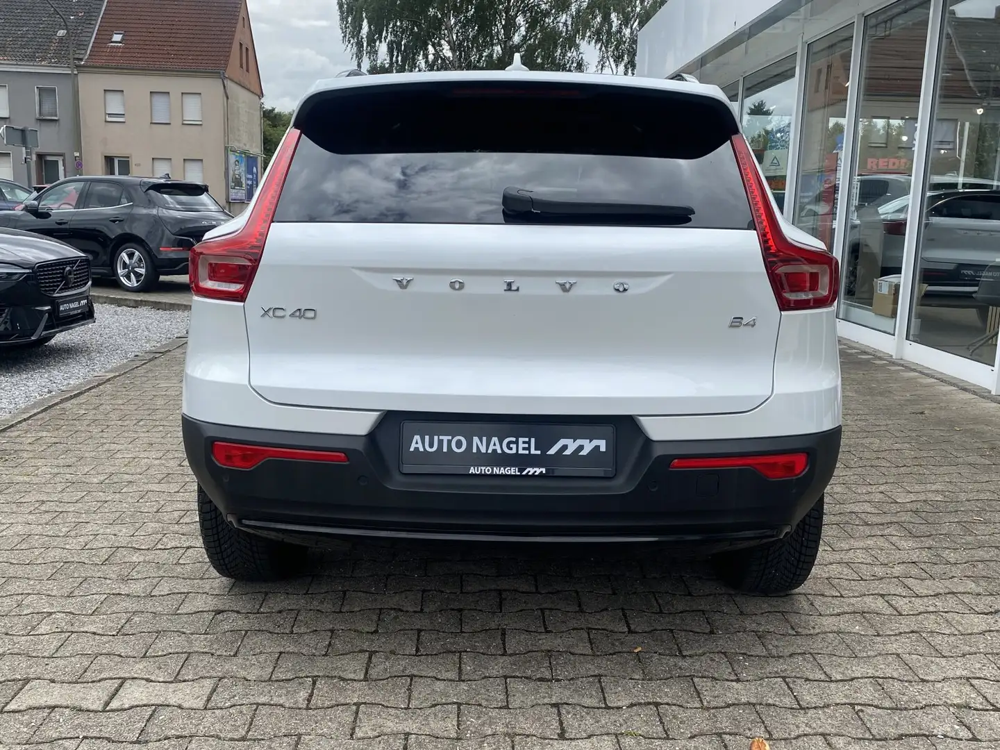 Volvo XC40 XC40 B4 Ultra Dark PIXEL-LED|SRA|19"|Ass.-Paket Weiß - 2