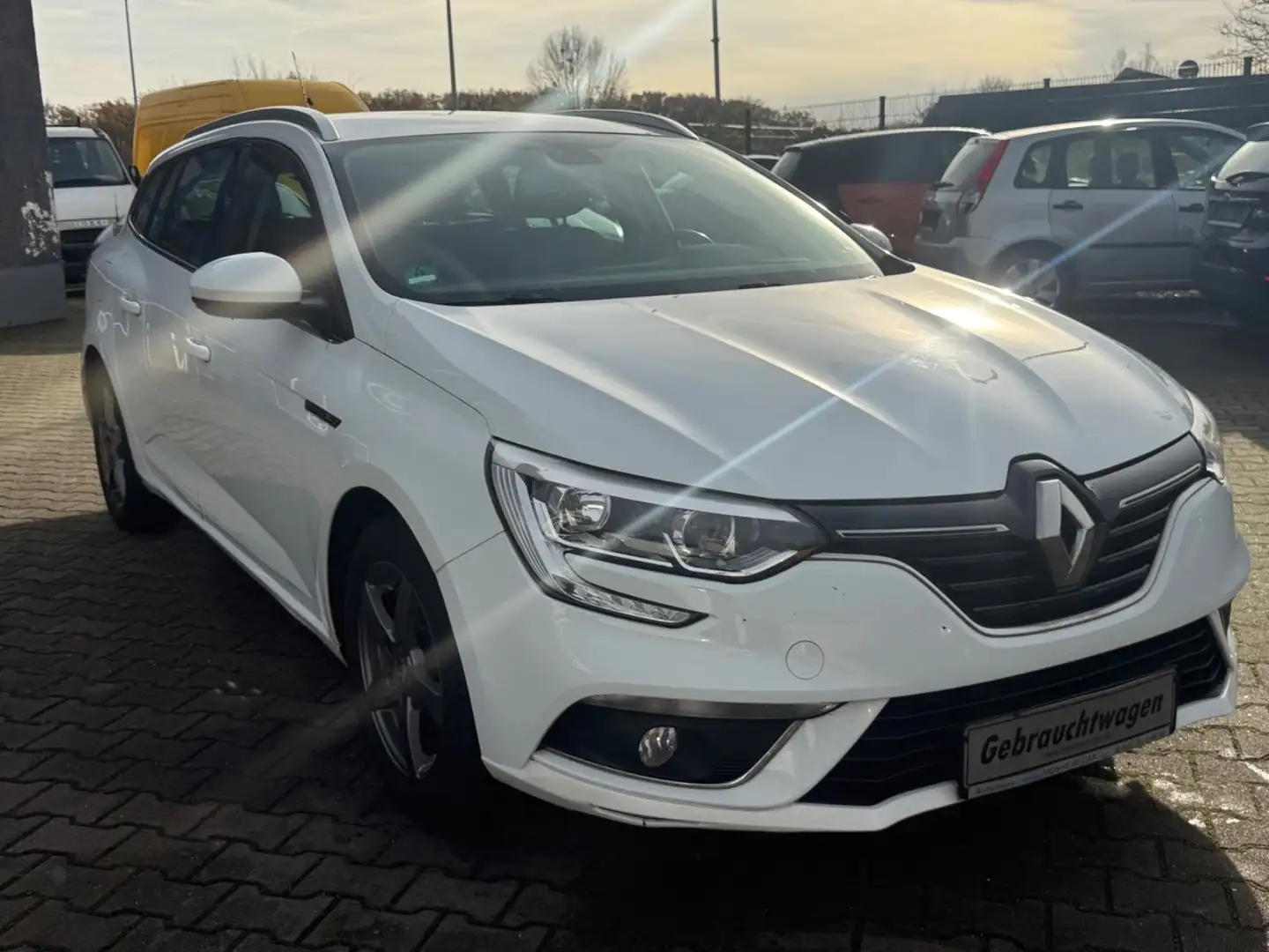 Renault Megane IV Grandtour Experience Blanc - 2