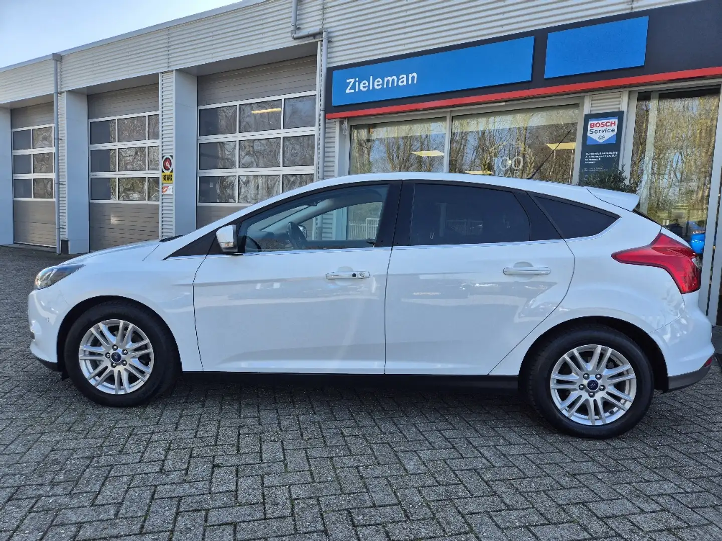 Ford Focus 1.0 EcoBoost 100 Titanium - MOTOR DEFECT Wit - 2