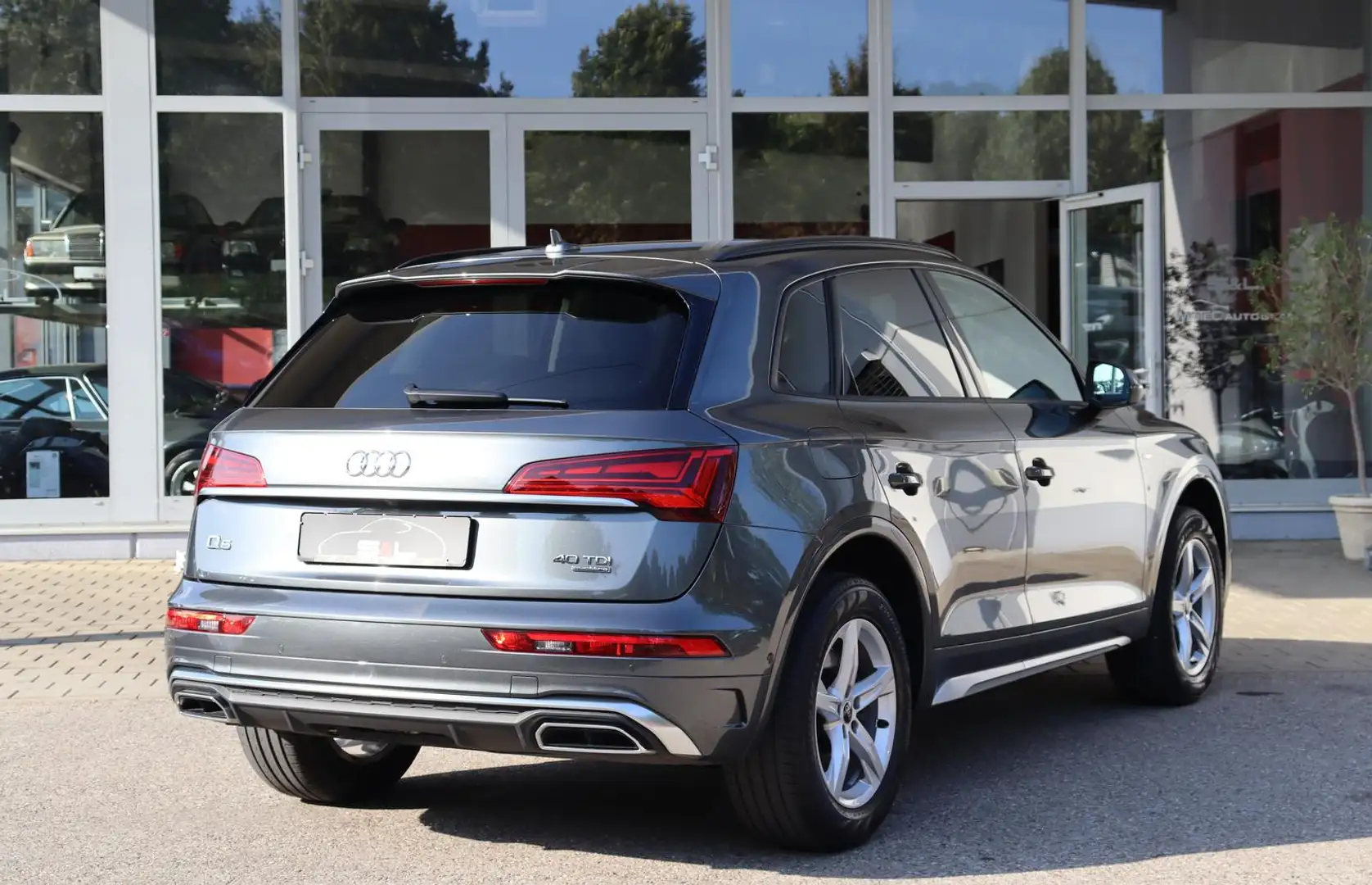 Audi Q5 40 TDI quattro Stronic Sline/Matrix/MMI Navi+ Grau - 2