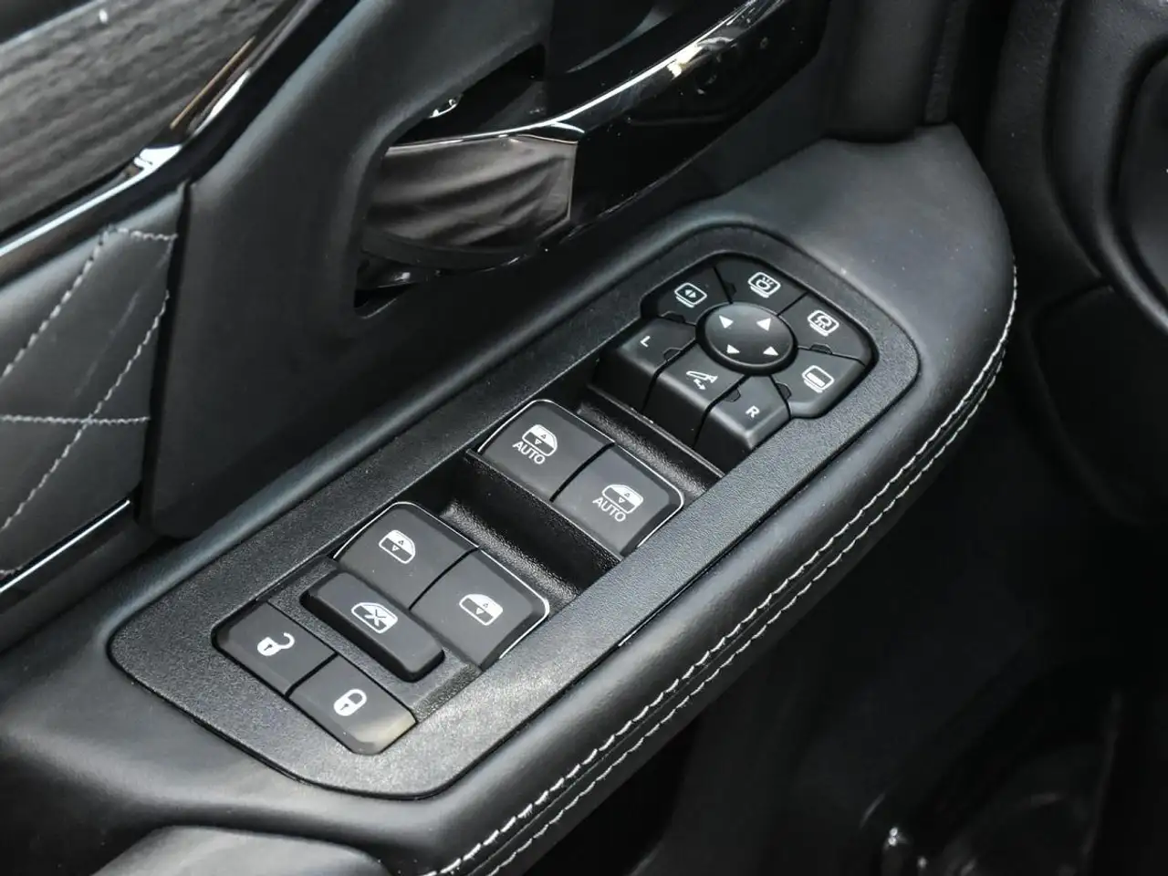 RAM 2500 снимка RAM 2500