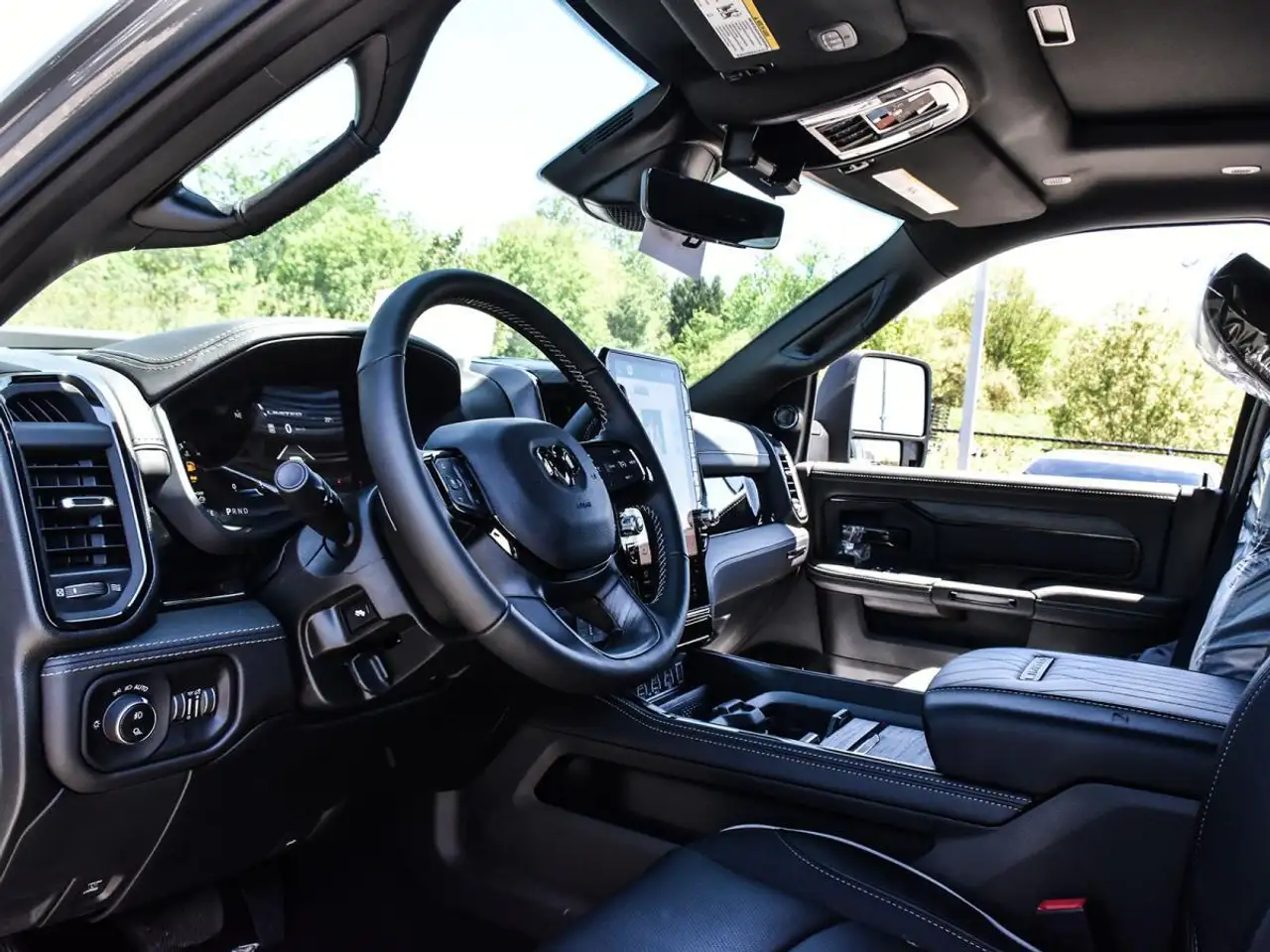 RAM 2500 снимка RAM 2500