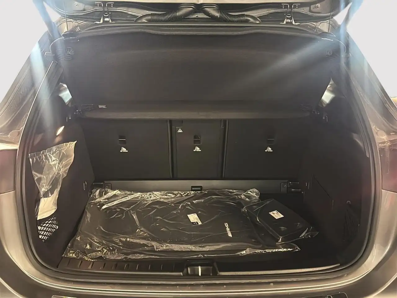 Mercedes-Benz GLA снимка Mercedes-Benz GLA