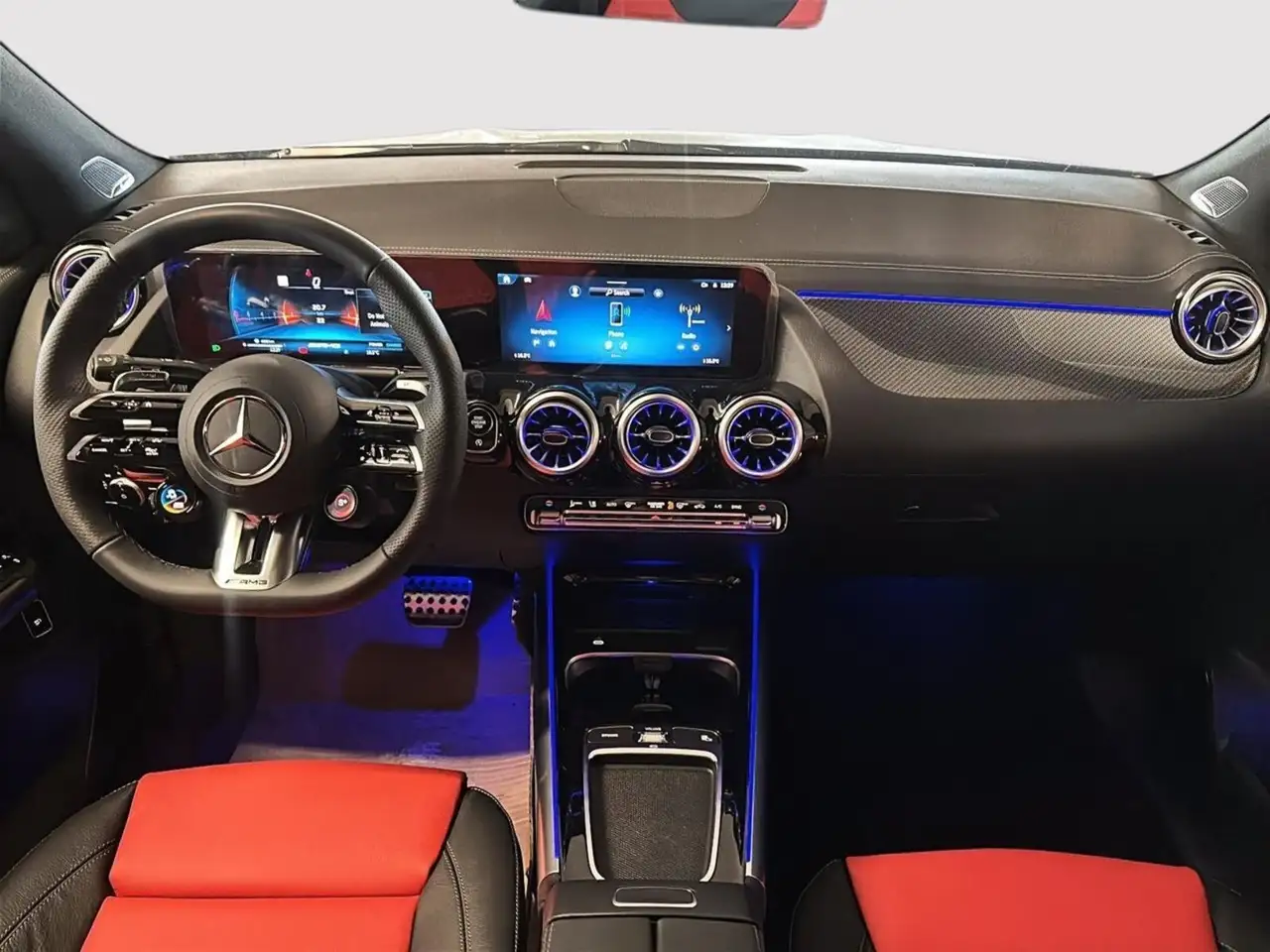 Mercedes-Benz GLA снимка Mercedes-Benz GLA