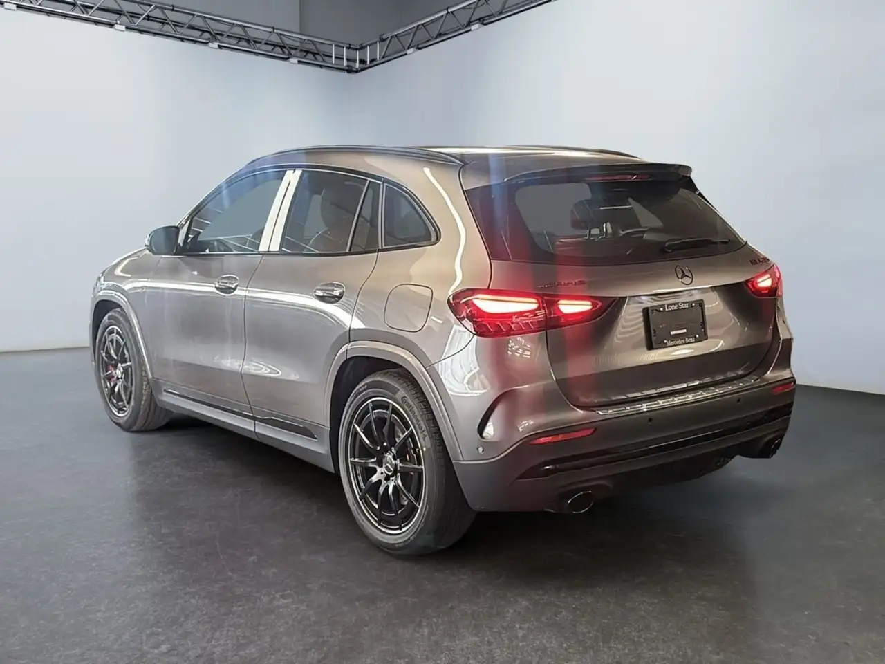 Mercedes-Benz GLA снимка Mercedes-Benz GLA