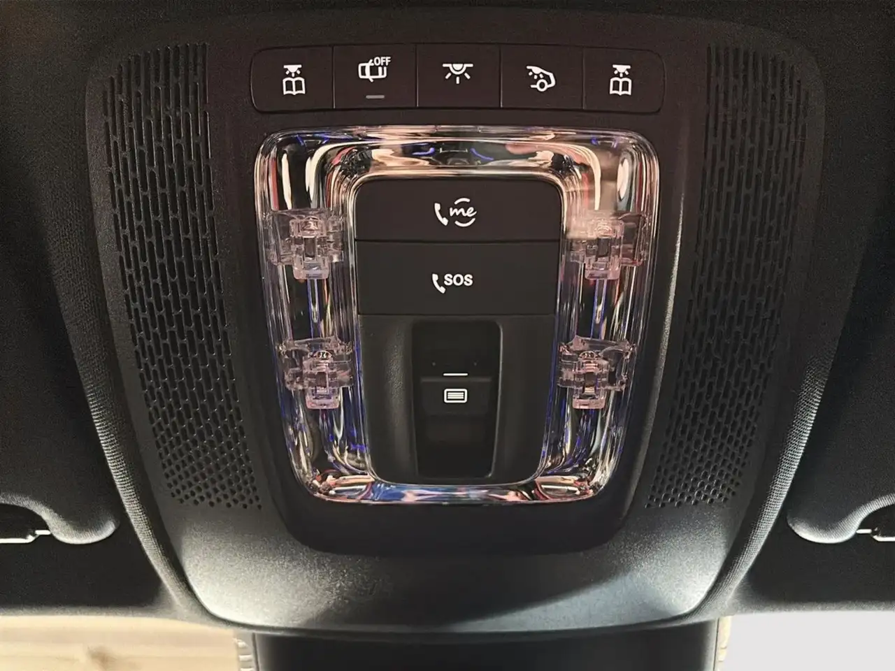 Mercedes-Benz GLA снимка Mercedes-Benz GLA