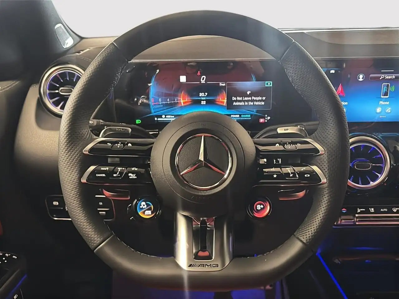 Mercedes-Benz GLA снимка Mercedes-Benz GLA