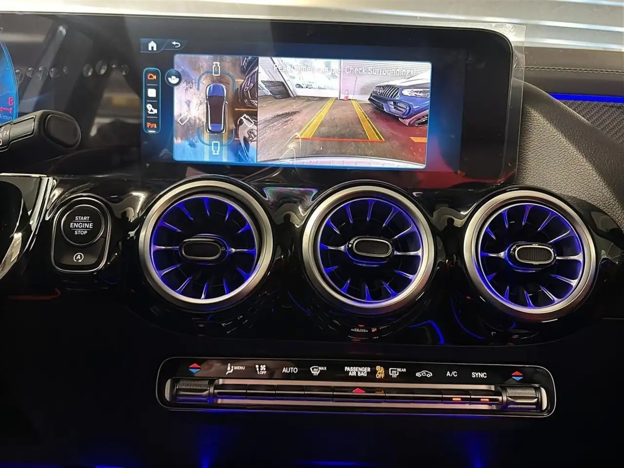 Mercedes-Benz GLA снимка Mercedes-Benz GLA