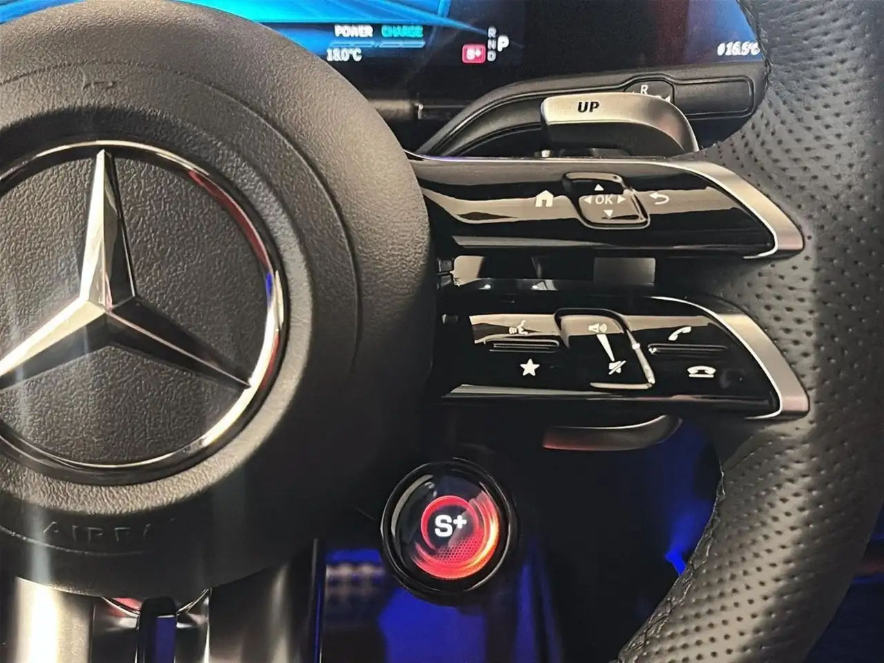 Mercedes-Benz GLA снимка Mercedes-Benz GLA