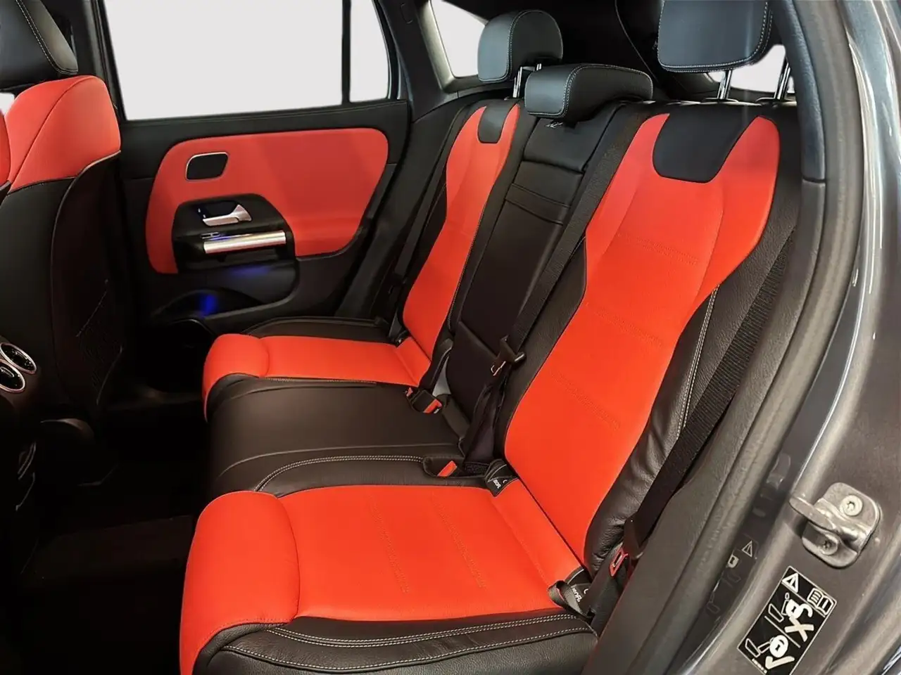 Mercedes-Benz GLA снимка Mercedes-Benz GLA
