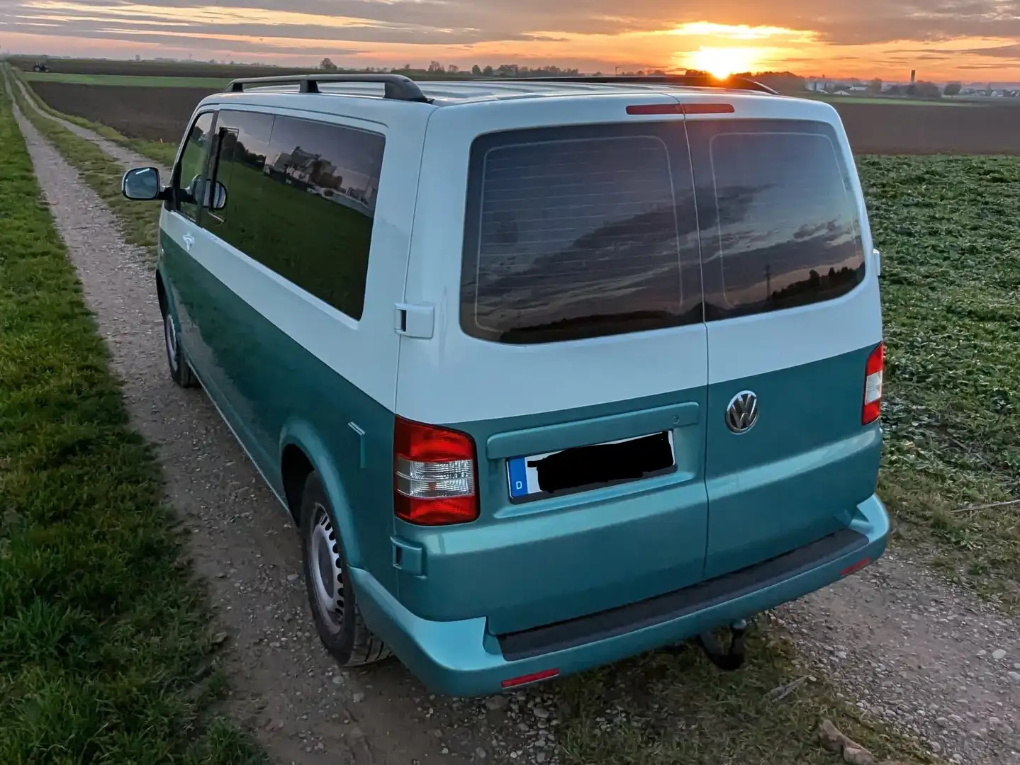 Volkswagen T5 Transporter Transporter T5 Premium Camper Umbau Grün - 2