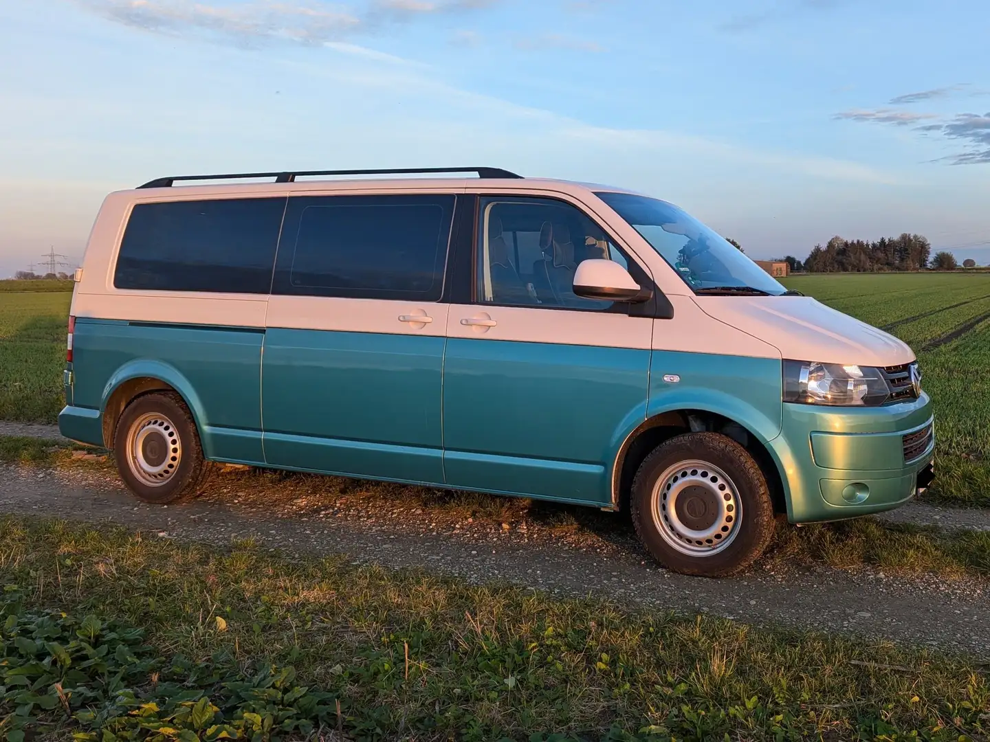 Volkswagen T5 Transporter Transporter T5 Premium Camper Umbau Grün - 1