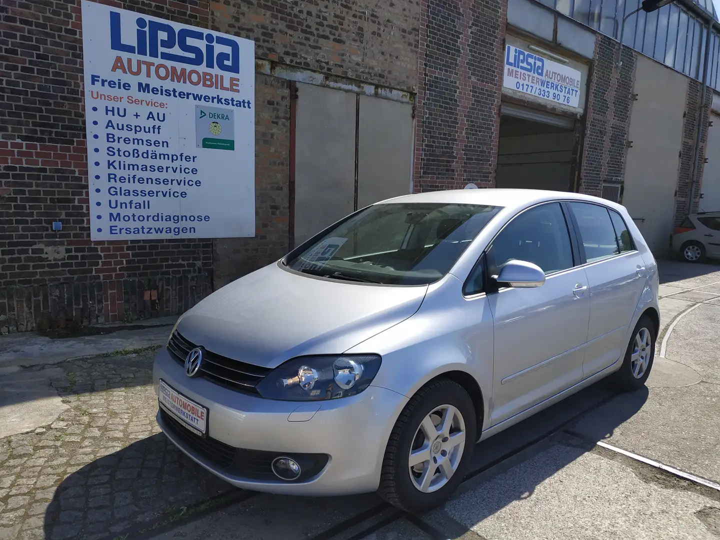 Volkswagen Golf Plus 1.2/TÜV NEU/Scheckheft/Sitzheizung/Tempomat/ALU Silber - 1